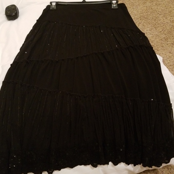 Black flowy pull on skirt - Picture 1 of 2